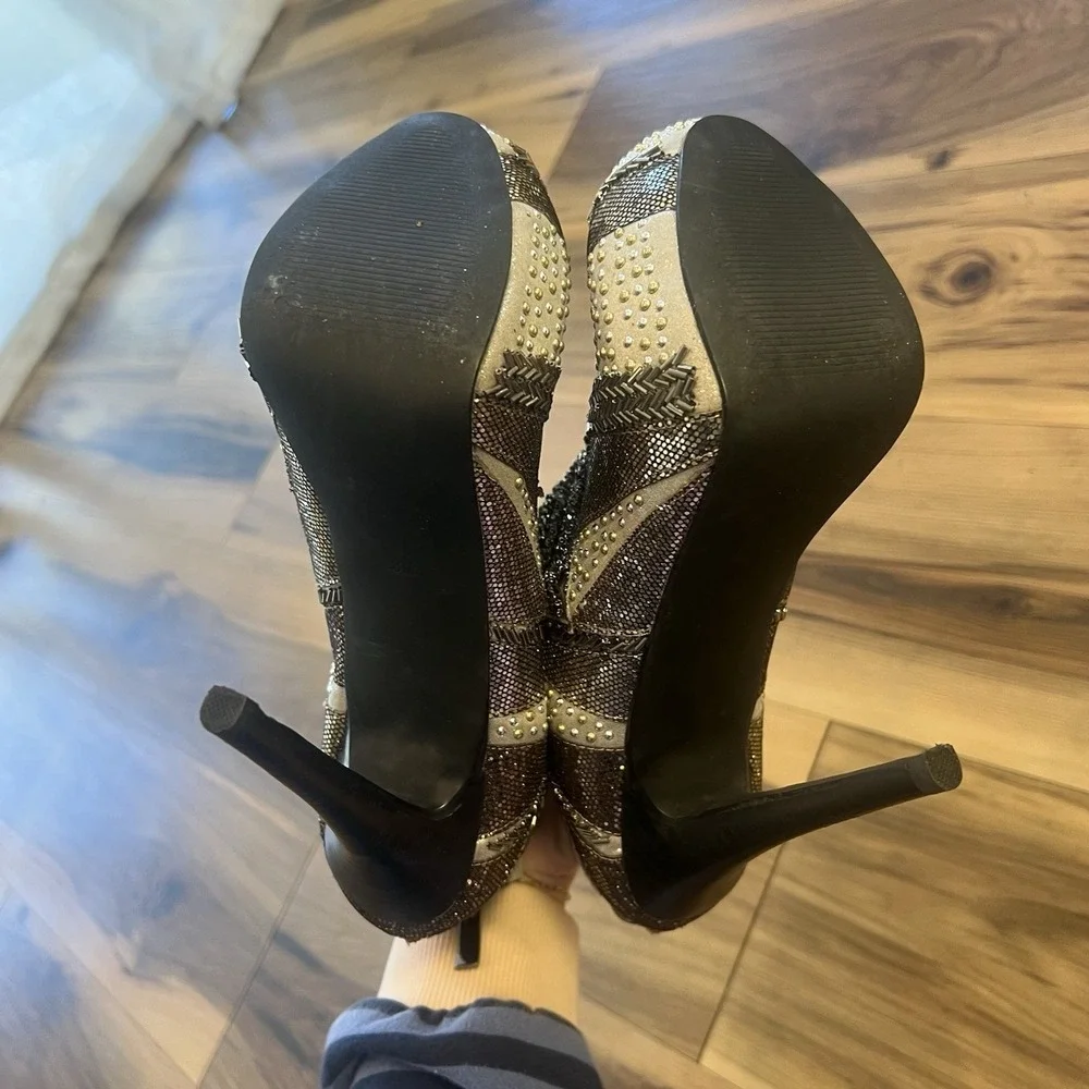 Boston Proper‎ Beaded Studded Ankle Booties Silver Heels 8 Read